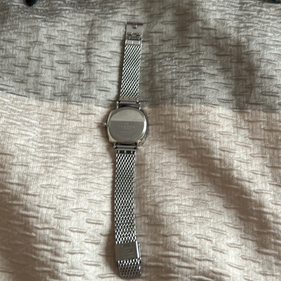 Skagen Silver tone watch - Picture 5 of 5